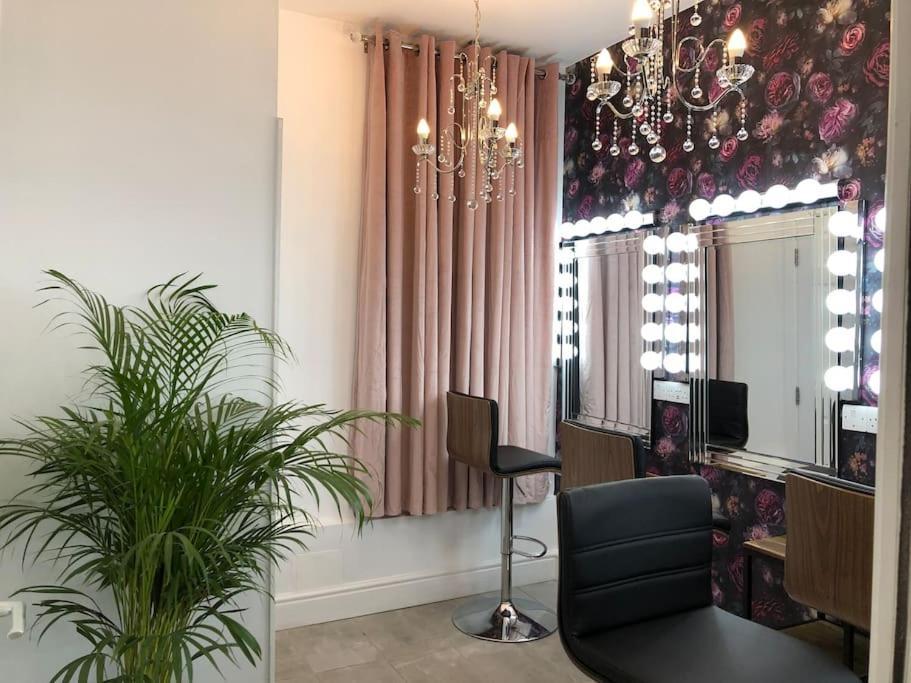 Ten Streets Bed & Breakfast Ливърпул Екстериор снимка
