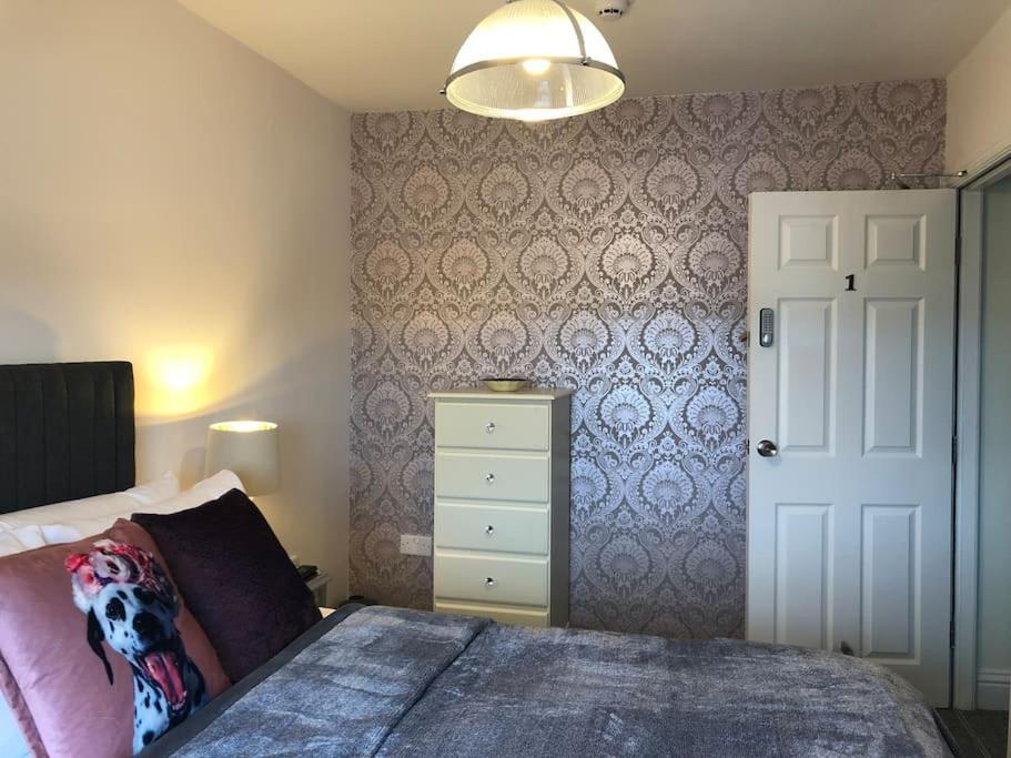 Ten Streets Bed & Breakfast Ливърпул Екстериор снимка