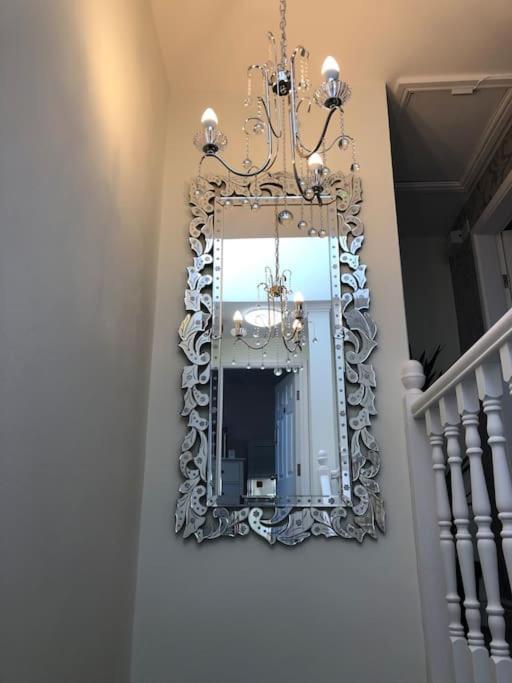 Ten Streets Bed & Breakfast Ливърпул Екстериор снимка
