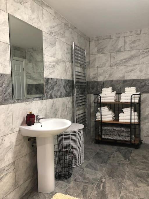 Ten Streets Bed & Breakfast Ливърпул Екстериор снимка