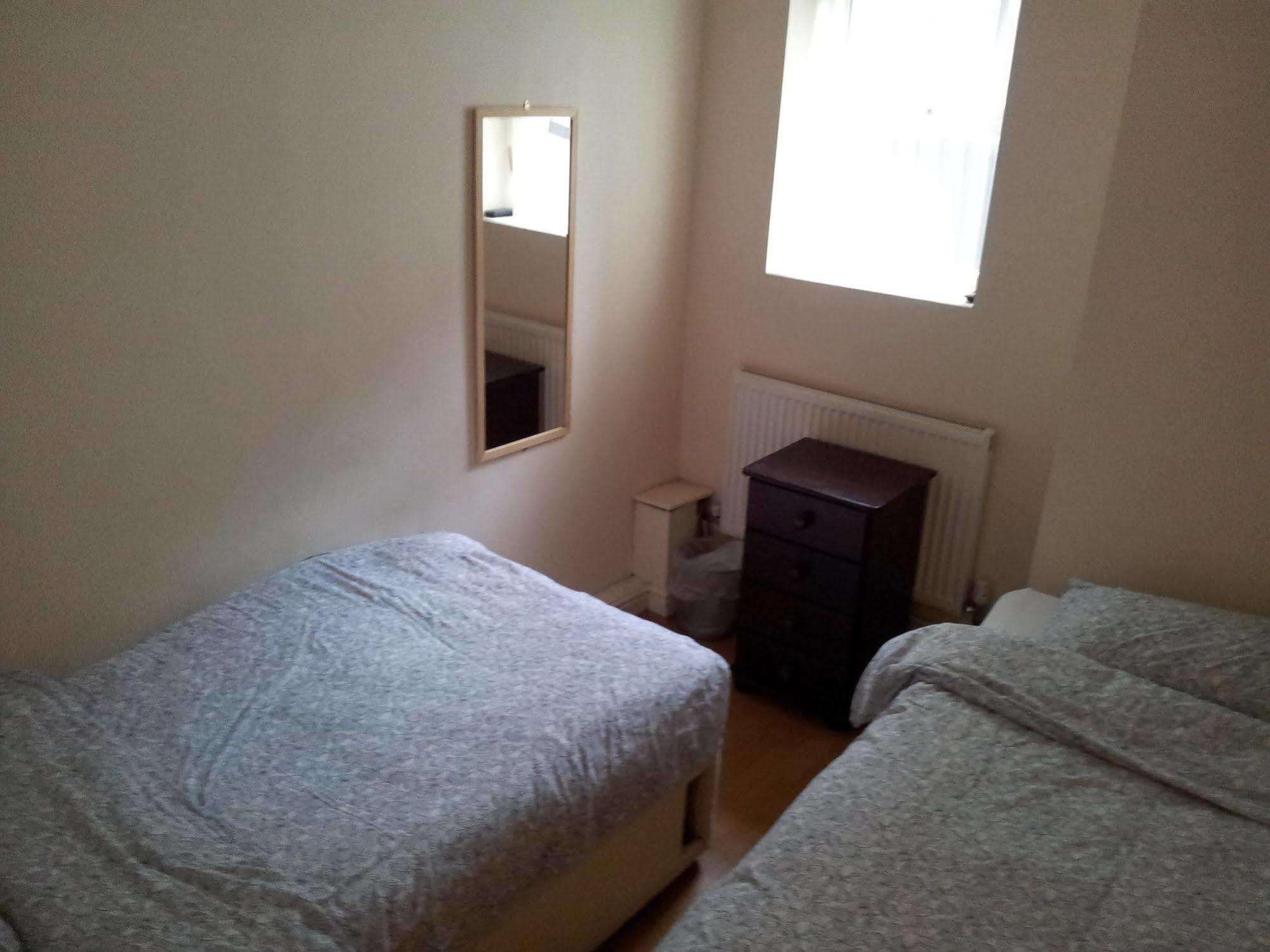 Ten Streets Bed & Breakfast Ливърпул Екстериор снимка