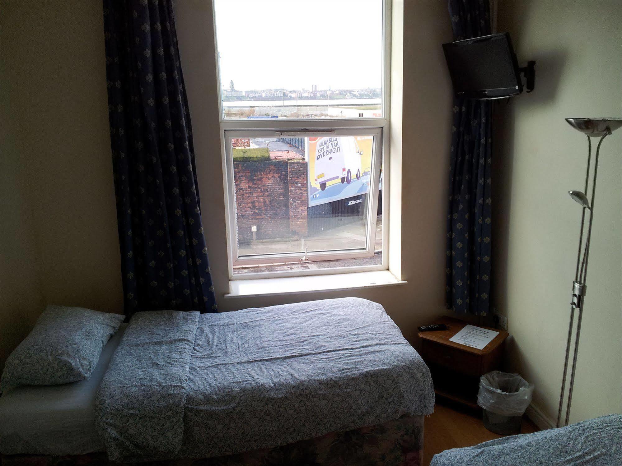 Ten Streets Bed & Breakfast Ливърпул Екстериор снимка