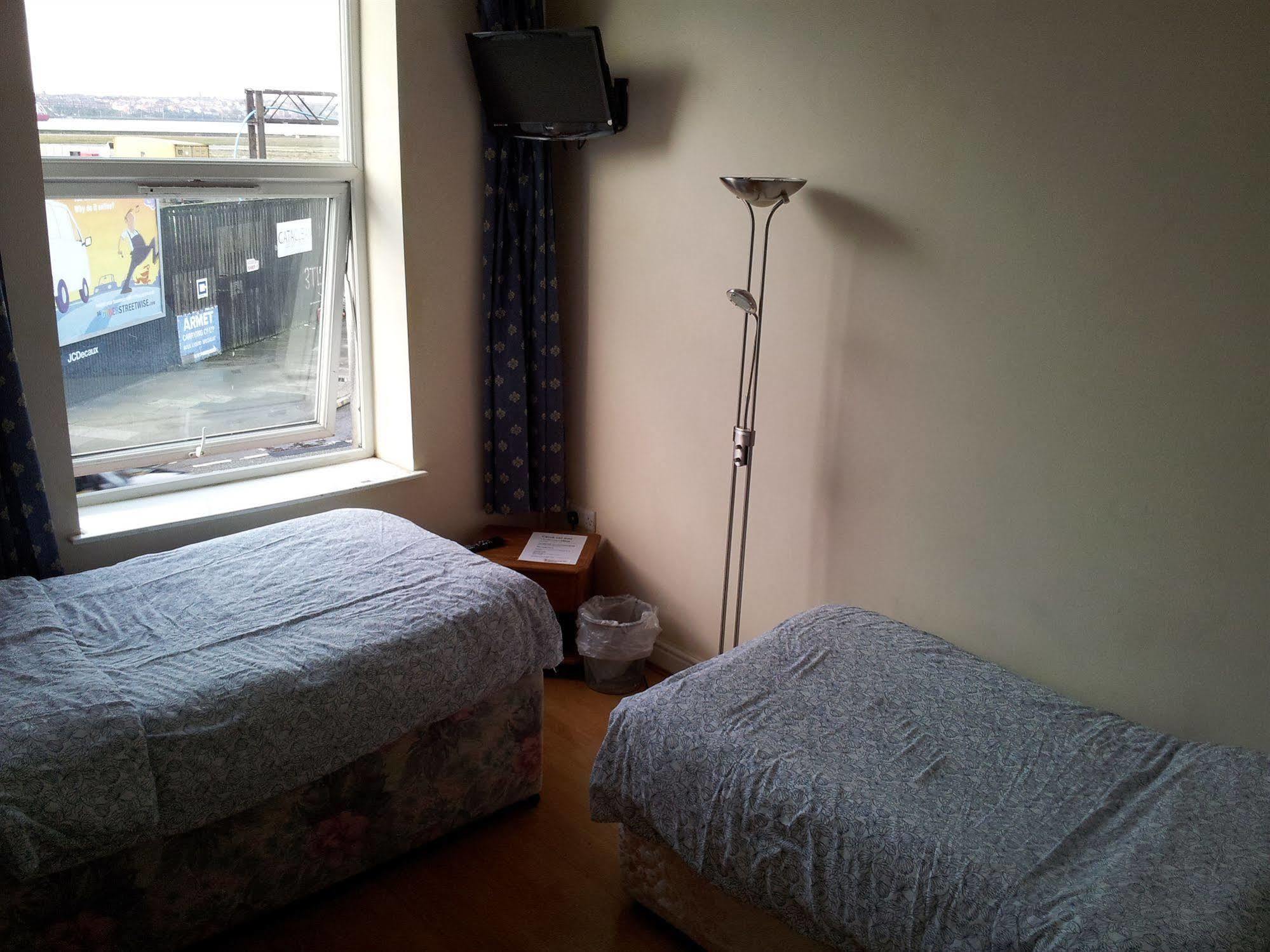 Ten Streets Bed & Breakfast Ливърпул Екстериор снимка
