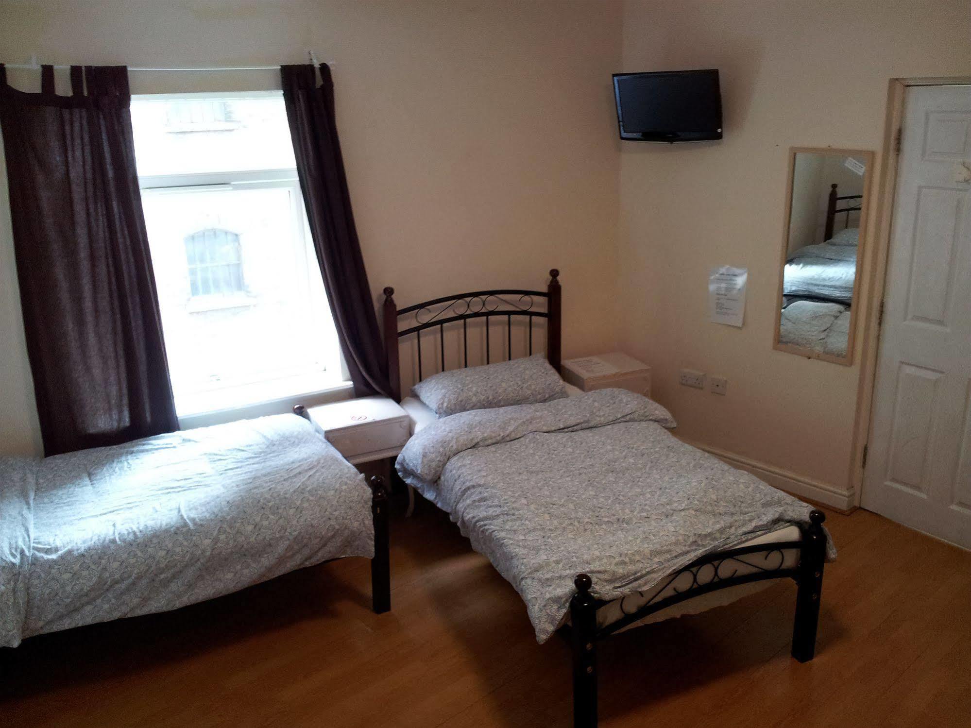 Ten Streets Bed & Breakfast Ливърпул Екстериор снимка