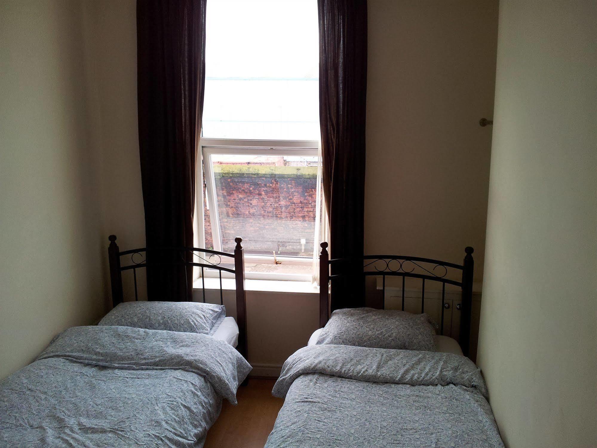Ten Streets Bed & Breakfast Ливърпул Екстериор снимка