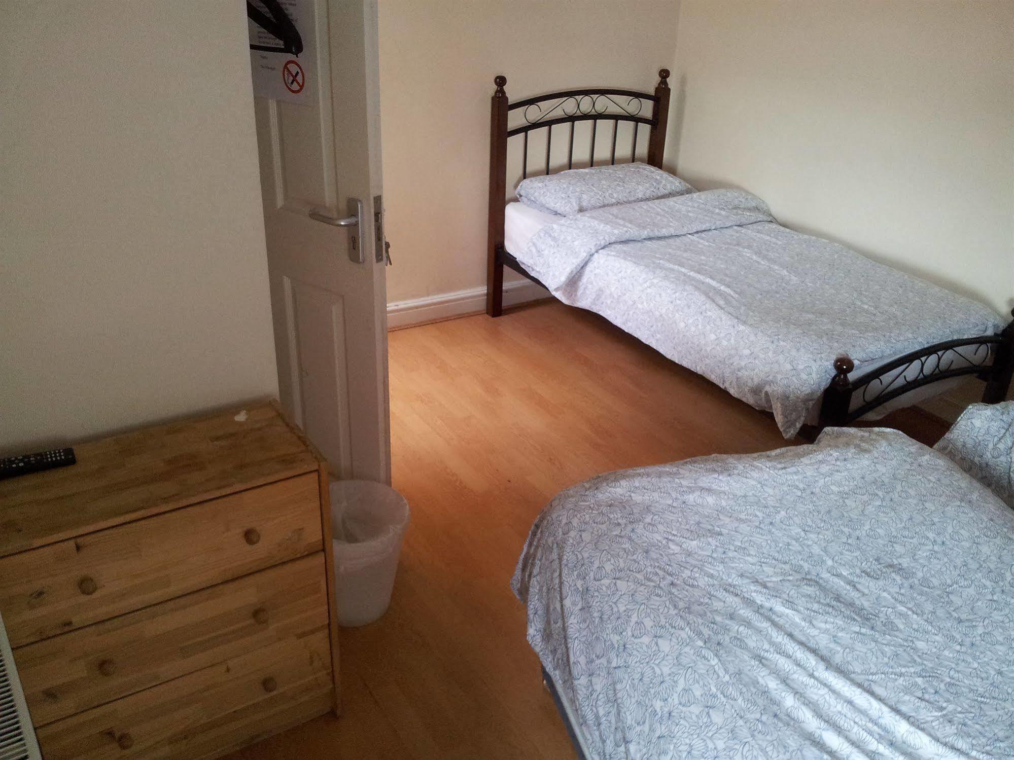 Ten Streets Bed & Breakfast Ливърпул Екстериор снимка