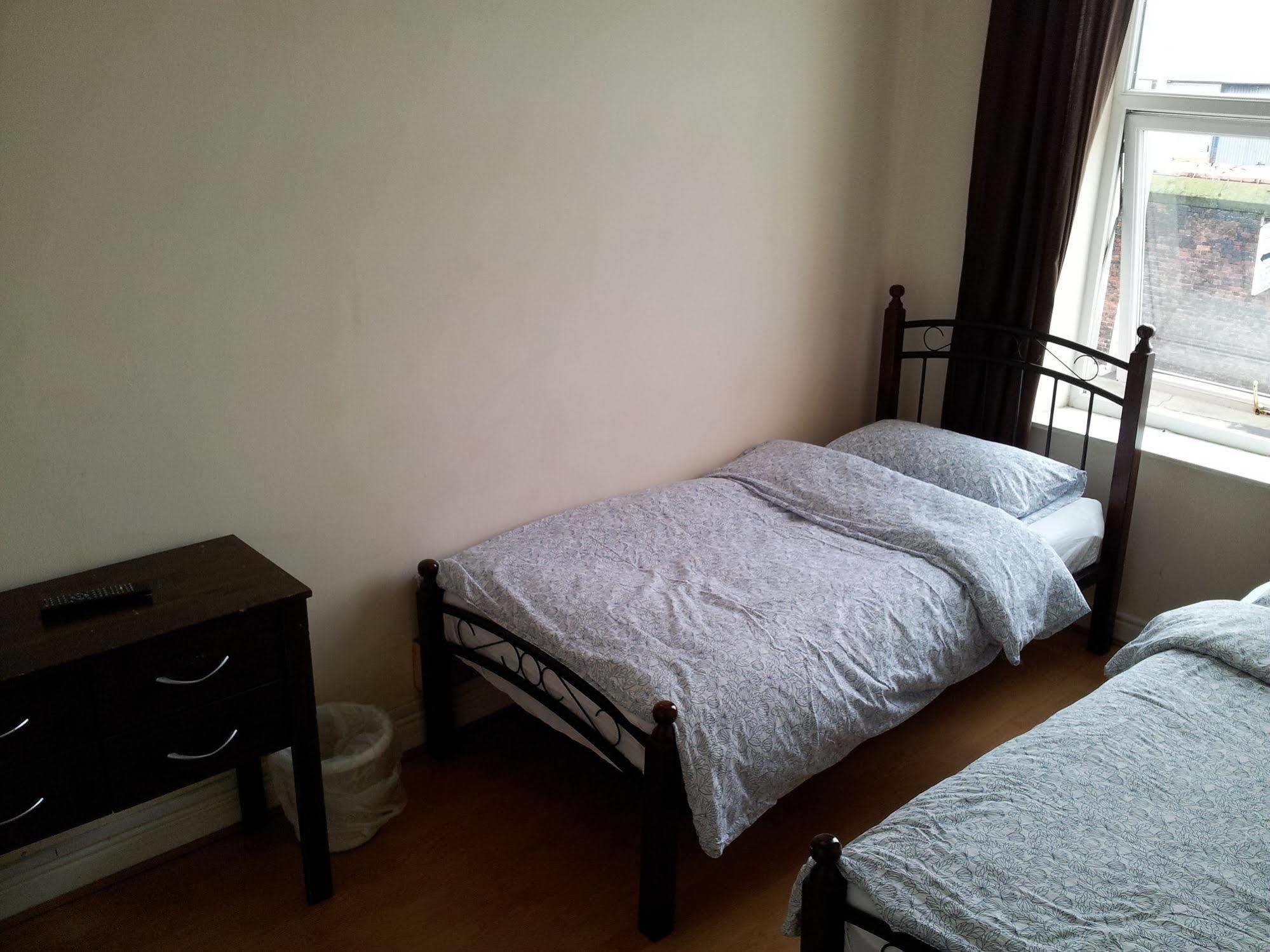 Ten Streets Bed & Breakfast Ливърпул Екстериор снимка